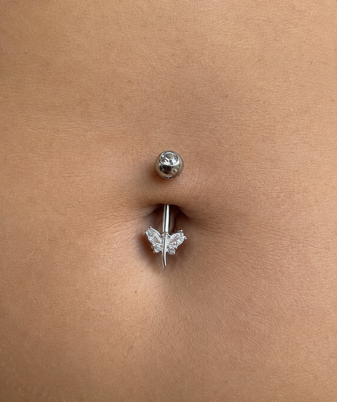 Piercing de umbigo libélula